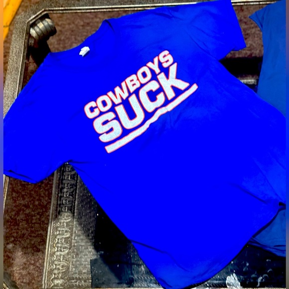 COWBOYS⭐️SUCK 🤠 NY GIANTS fan T-Shirt & Tank Top His & Her's Set - Picture 4 of 5